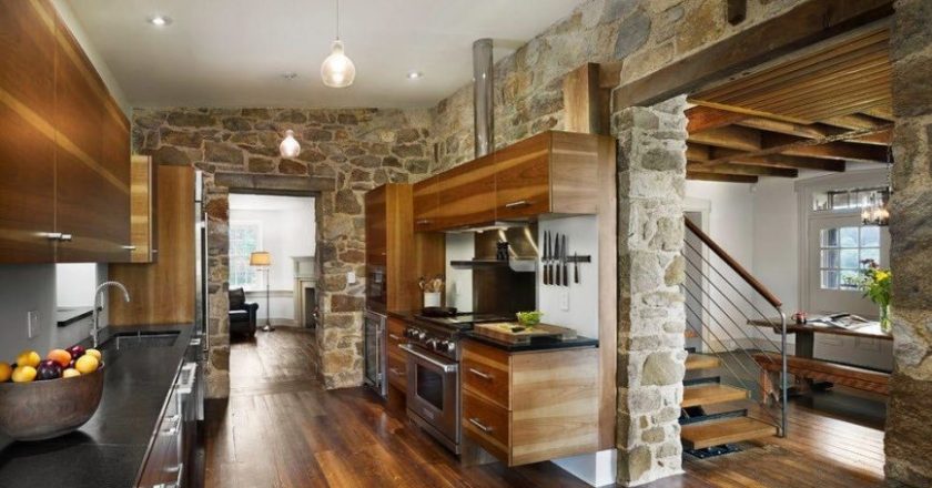 Декоративный камень на кухне: стиль, долговечность и практичность