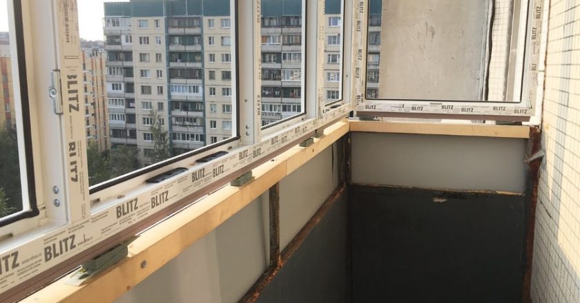 Как установить окна и двери на балконе