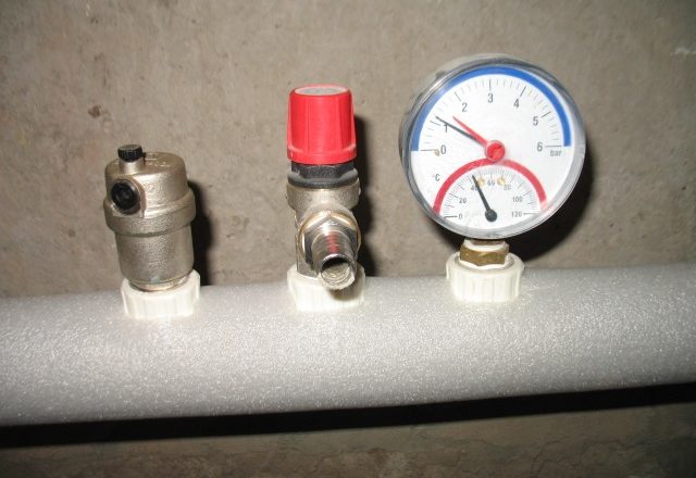 Манометр в системе отопления: зачем нужен, как выбрать и установить