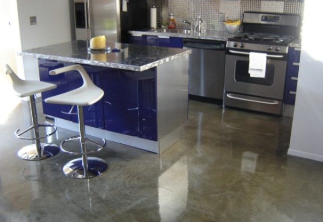 Наливной пол или плитка: что лучше для вашей квартиры?