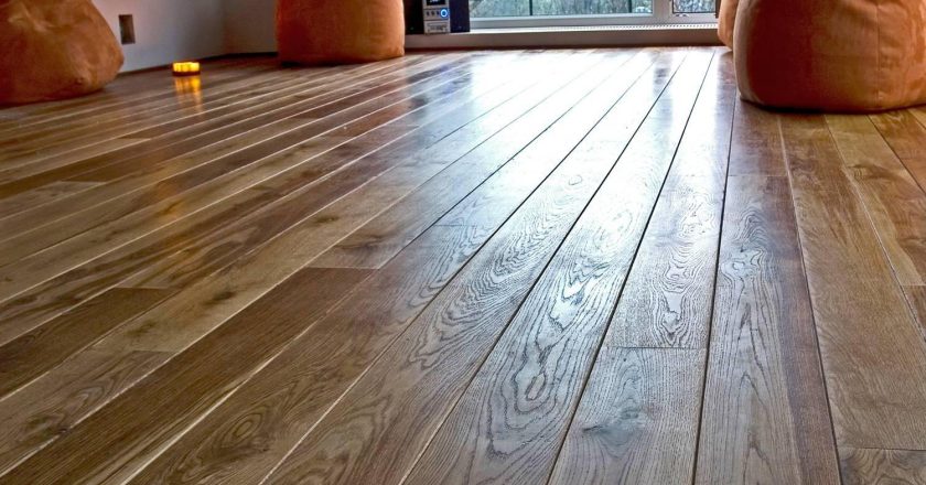 Пол из массива лиственницы в квартире: преимущества, особенности и дизайн