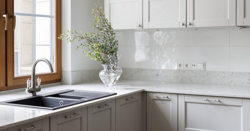 Раковина у окна: преимущества, планировка и дизайн