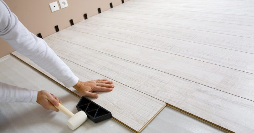 Укладка ламината на деревянный пол